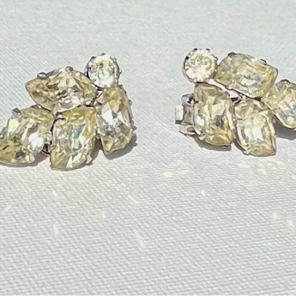WEISS Sparkly Austrian Crystal Rhinestone Earrings Signed VTG 1950s 60s ClipOns